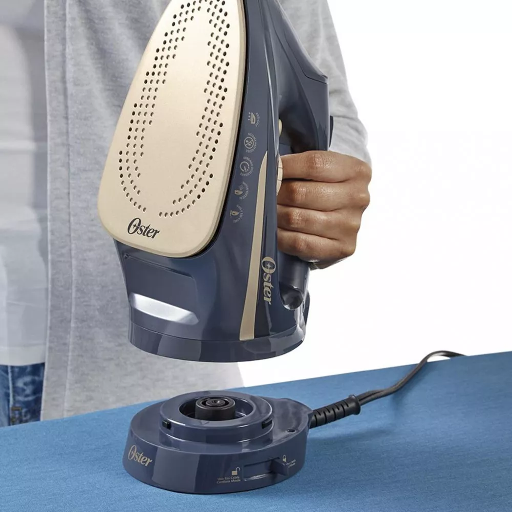 Ferro de Passar Roupa a Vapor sem Fio Oster GCSTCC5000